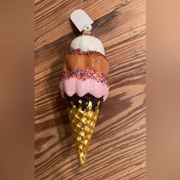 Neapolitan ice cream cone w/ sprinkles, glass Christmas ornament.  NWT Vintage - Picture 3 of 4